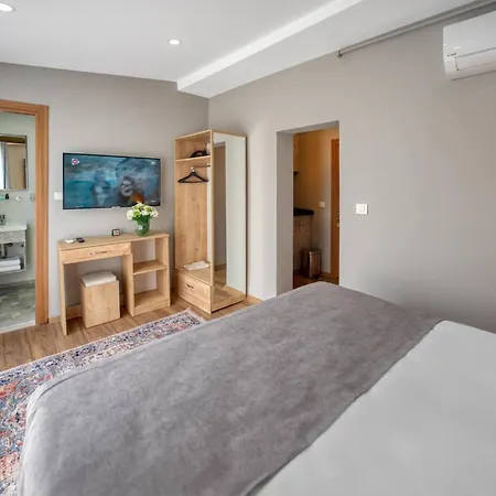 Taksim Square - Penthouse W Balcony 401 شقة